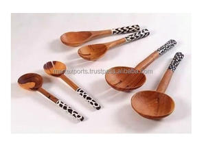 ชุดช้อนส้อมไม้สไตล์หรูหรา ดีไซน์ไม่ซ้ำใคร สำหรับใช้ในครัวและบนโต๊ะอาหาร - Product Image 3