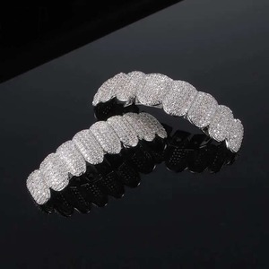 Grillz de Dientes con Diamantes de Buena Calidad, Accesorio de Joyería de Lujo Premium para Hombres y Mujeres, para Eventos de Moda, Fiestas y Celebraciones - Product Image 3