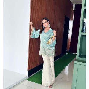 Conjunto de ropa de fiesta de diseñador para mujer con hermoso Top Plazzo y Dupatta - Product Image 2