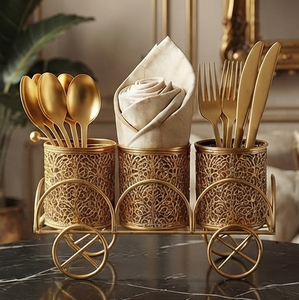 Porta Cubiertos Metálico Dorado con Forma de Carrito, Diseño con 3 Compartimentos, Organizador de Utensilios con Ruedas para Cocina - Product Image 1