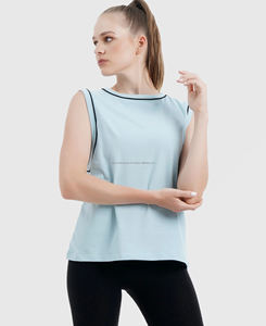 เสื้อกล้ามผู้หญิงสีฟ้าอ่อนคุณภาพพรีเมียม เนื้อผ้าถักนิตติ้งระบายอากาศได้ดี ผลิตจากโพลีเอสเตอร์ 100% เป็นมิตรต่อสิ่งแวดล้อม สไตล์สตรีทแวร์ พร้อมปักโลโก้ด้านหน้า - Product Image 5