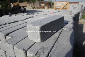 Pierre de pavage extérieure haut de gamme en pierre bleue et pierre calcaire naturelle, durable et polie, pour façades de bâtiments commerciaux de prestige - Product Image 2