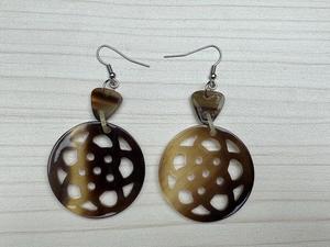 Boucles d'oreilles circulaires artisanales en corne de buffle écologiques, sculptées, imitation naturelle moderne, bijoux de mode - Product Image 6