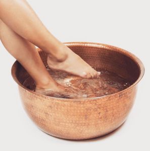 Bol à pédicure spacieux en cuivre martelé pour bain de pieds et soins de pédicure en salon et à domicile - Product Image 5