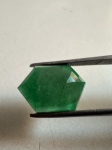 Esmeralda Zambiana Natural, Corte Hexagonal, Verde Intenso, Gema Suelta para Joyería Personalizada, Colecciones Finas e Inversiones - Product Image 2
