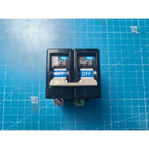 Protecteur de circuit Fuji CP32D CP32D 15A, utilisé comme pièce détachée pour équipement semi-conducteur d'époque - Product Image 4