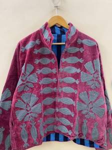 Chaqueta de Terciopelo para Mujer, Bordada con Flores, Cuello Alto, Manga Larga, Chaqueta de Otoño Hecha a Mano, Abrigo con Estampado Rosa y Gris, Chaqueta Suzani - Product Image 3