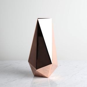 Distinctive Metal Flower Vase Decorative Handmade Craft Elegant Home Floral Arrangement Premium Interior Display Solution Beauty - Product Image 4