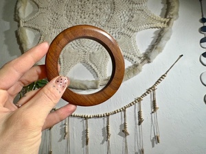 Bracelets géométriques vintage en bois de sissoo poli, faits à la main, de qualité supérieure, pour femmes, à porter lors de soirées - Product Image 4