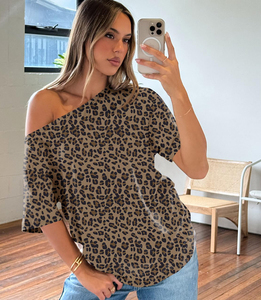 Camiseta de algodón lisa para mujer, suave, informal, de manga corta, transpirable, de verano, con logo personalizado, a la moda. - Product Image 3