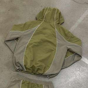 Ensemble de survêtement léger et personnalisé pour homme : veste coupe-vent en nylon avec fermeture éclair détachable et pantalon de survêtement en nylon - Product Image 4