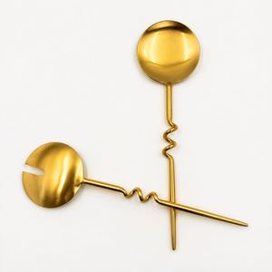 ชุดช้อนส้อมสลัดสีทอง ด้ามจับโลหะลายเกลียว ดีไซน์หรูหรา อุปกรณ์ครัว - Product Image 1