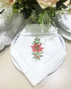 Serviettes de table en coton brodées personnalisées avec motif Poinsettia, ourlet festonné, durables, lavables en machine, pour événements domestiques et Noël, vente en gros - Product Image 2