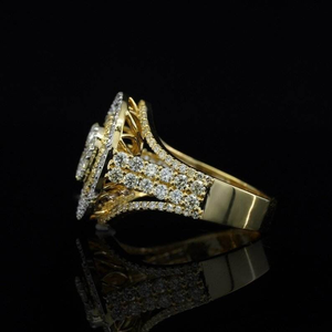 Anillo de Lujo con Moissanita Rosa y Diseño Floral en Tono Dorado - Product Image 2