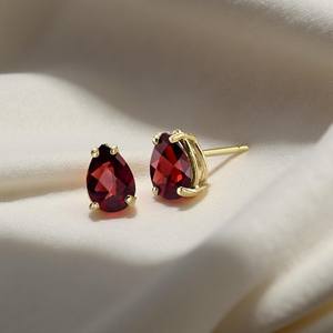 Boucles d'oreilles clous délicates en grenat taille poire, argent sterling 925 plaqué or 14 carats, bijou pierre de naissance de janvier, cadeau - Product Image 4