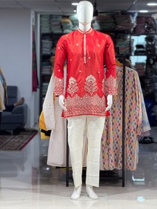Ensemble Kurta Rouge Premium Scintillant pour Homme avec Broderies Perles Riches et Pantalon Coupe Bootcut Séchage Rapide Été Indien/Pakistanais - Product Image 3