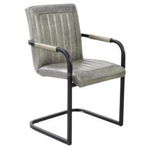 Sillas de Comedor Tapizadas con Respaldo Alto y Patas de Hierro Resistentes para una Comida Diaria Cómoda - Product Image 1