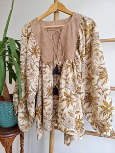 Camiseta sin mangas Bohemia floral terroso de algodón puro elegante y cómoda ropa de día corta de verano con estampado de bloque indio Bagru - Product Image 5