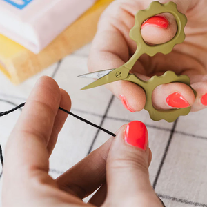 Ciseaux à ongles professionnels courbés et miniatures avec pointe de lame tranchante, de haute qualité, durables, pour droitiers, pour adultes - Product Image 6