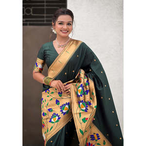 Sari en soie Paithani avec un concept vert bouteille moitié-moitié, grand bordure en zari tissé, écharpe et châle ethniques - Product Image 2