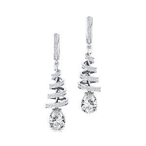 Boucles d'oreilles créoles pendantes en spirale en or 14K avec diamant de laboratoire taille poire 2 carats, serti à griffes, certifiées IGI, luxe, 160 diamants accentuants - Product Image 2