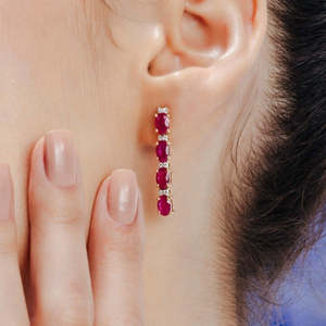 Boucles d'oreilles pendantes en or 14 carats avec rubis naturel et diamants, 3,45 carats, certifiées IGI - Product Image 1