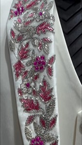 Traje de esmoquin de diseñador blanco para hombre con solapa bordada con motivos florales – Blazer de boda con chaleco y pajarita - Product Image 2