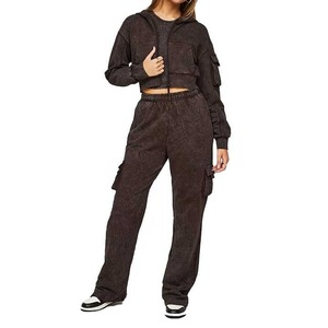 Ensemble de survêtement tendance pour femme : crop top et pantalon, confortable, avec fermeture éclair, en coton, style streetwear - Product Image 1