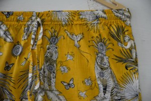 Ensemble de pyjama en coton artisanal imprimé jungle jaune ocre, imprimé floqué artisanal, élégant, en pur coton, pour l'été - Product Image 5