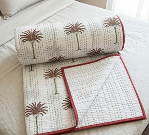 Colcha con Estampado de Palmeras Hecha a Mano, 100% Algodón, Reversible, Cosida con el Estilo Kantha, de Uso Tradicional para Todas las Estaciones, Decoración del Hogar - Product Image 1