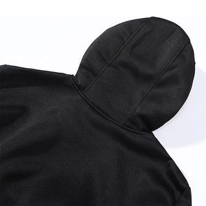 Sudadera con capucha negra de anime para hombre, con estampado personalizado, bolsillo, estilo casual, corte regular, holgada, 100% algodón, transpirable, para otoño. - Product Image 2
