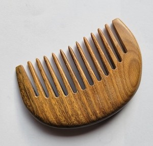 Peigne à cheveux en bois de poirier naturel pour usage domestique, peigne à barbe en bois, peigne anti-poux, design rustique naturel, artisanat durable - Product Image 1