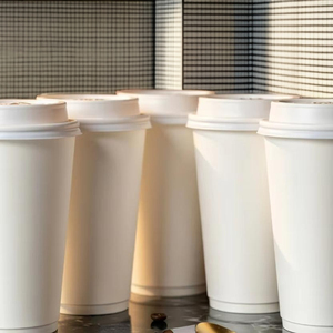 Vasos de Papel Ecológicos y Reciclables Personalizados con Materiales Reciclados para Uso Comercial y en Supermercados - Imagen Profesional - Product Image 1