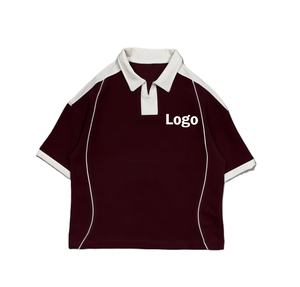Camiseta de Manga Corta para Hombre, Color Borgoña, con Logotipo Personalizado, Cuello en Contraste, Estilo Racing, Informal, 100% Algodón Tejido - Product Image 1