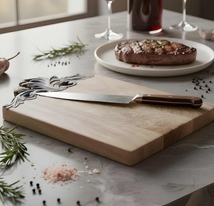 Planche à découper de luxe en bois de manguier sculpté avec détails de crête ornée, épaisse, lisse, durable, sans danger pour les aliments, plateau de service de cuisine - Product Image 4