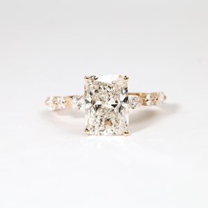 Bague solitaire en diamant de laboratoire taille radiant, or massif, argent sterling, platine, pour fiançailles, délicate et élégante - Product Image 3