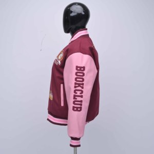 Vestes en cuir PU pour femmes de haute qualité, fabriquées par des fabricants en gros, avec logo personnalisé, broderie sur le devant et le dos. - Product Image 4