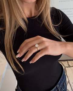 Anillo de Compromiso con Diamante Cultivado en Laboratorio de 2 Quilates, Corte Brillante Redondo, Halo Oculto, Oro Amarillo de 14k, Certificado IGI - Product Image 4