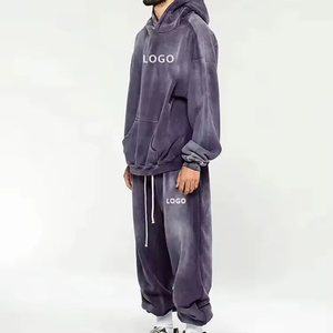 รับผลิตเสื้อผ้าแบบ OEM ODM เสื้อพูลโอเวอร์ทรงหลวมฟอกสีสไตล์วินเทจ ปักลายปะติด ตกแต่งแบบดิสเทรส ชุดวอร์มผู้ชาย ชุดวอร์มฟอกสี - Product Image 4