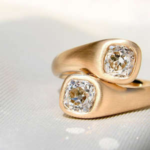 Anillo de Compromiso con Dos Diamantes Cultivados en Laboratorio con Corte Cojín, Anillo de Novia Toi Et Moi de Oro Amarillo con Diamantes, Joyería Fina para Mujer - Product Image 3