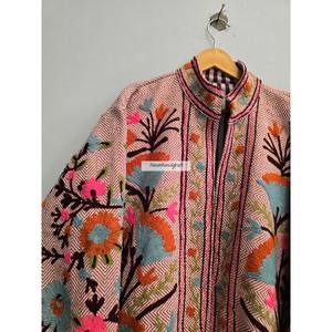 Chaqueta india 100% algodón, hecha a mano, corta, estilo Suzani, con bordado uzbeco, con dos bolsillos laterales, de tela de yute Khadi. - Product Image 2