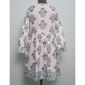 Vestido mini hecho a mano con estampado floral para mujer, manga 3/4, cuello alto, abotonado, cintura alta, estilo flare, vestido de verano con borde. - Product Image 3
