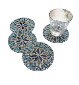 Sous-verre artisanal bohème brodé à la main avec des perles, motif arbre de Noël, accessoire décoratif pour la maison - Product Image 6