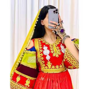 ชุดเดรสอัฟกันคูชีสีแดงสดหลากสี พร้อมดีเทลแขนเสื้อแบบโชว์ไหล่ และงานปักลายทองอย่างประณีต โดดเด่นด้วยลวดลายแบบดั้งเดิม - Product Image 5