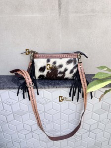 Bolso de mano de cuero de vaca con flecos y grabados de diseño único para mujer, elegante cartera negra, bolso cruzado - Product Image 3
