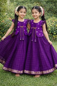 Colección de Bodas, Últimos Diseños Tradicionales Indios Modernos, Lehenga Choli de Brocado para Niños, Disponible a Precio de Mayoreo desde India - Product Image 2