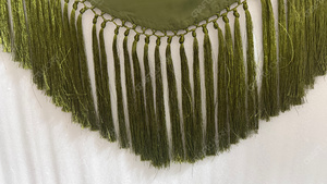 Chal Triangular Bordado con Motivos Botánicos en Verde Oliva para Mujer, con Borlas a Juego, Elegante Bufanda de Hombro para Novia o Eventos Nocturnos - Product Image 3