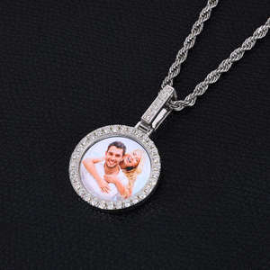 Collier pendentif photo personnalisé en argent 925 et moissanite, finition plaquée or massif, gravable, cadeau pour elle - Product Image 2