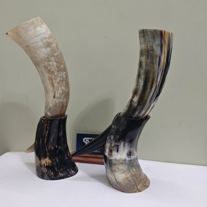 Cuerno rústico de búfalo para beber, hecho a mano, para cerveza artesanal, vino o hidromiel, con soporte decorativo de cuerno, ideal para regalo. - Product Image 3