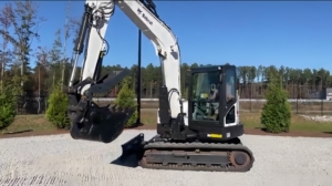 Excavatrice E85 d'occasion pour les installations utilitaires et le développement de terrains - Product Image 2